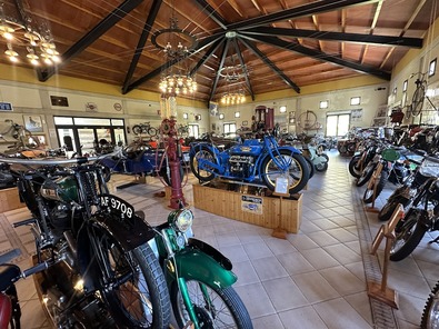 Музей старинных автомобилей и мотоциклов