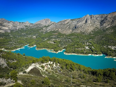 Озеро Эмбальсе де Гуадалест