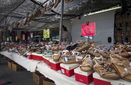 Обувь на рыноке в Кальпе