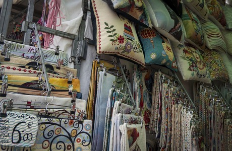 Постельное белье на рыноке в Кальпе